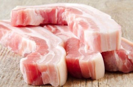 Chị em nội trợ TPHCM mua thịt lợn sạch MEATDeli tại hệ thống VinMart+