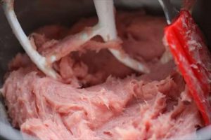Cách kiểm tra xúc xích làm từ thịt lợn sạch an toàn