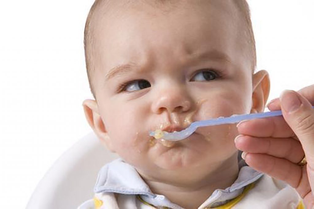 Tuy nhiên, vẫn cần phải cân nhắc lượng mắm muối và những thực phẩm chứa muối cho bé.